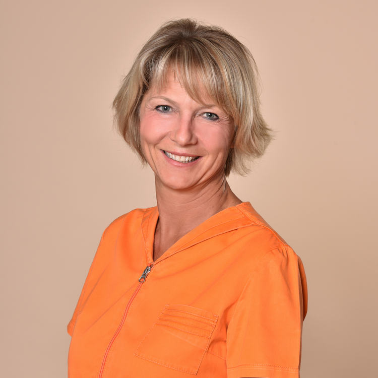 Dr. Éva Szánthó D.M.D.
